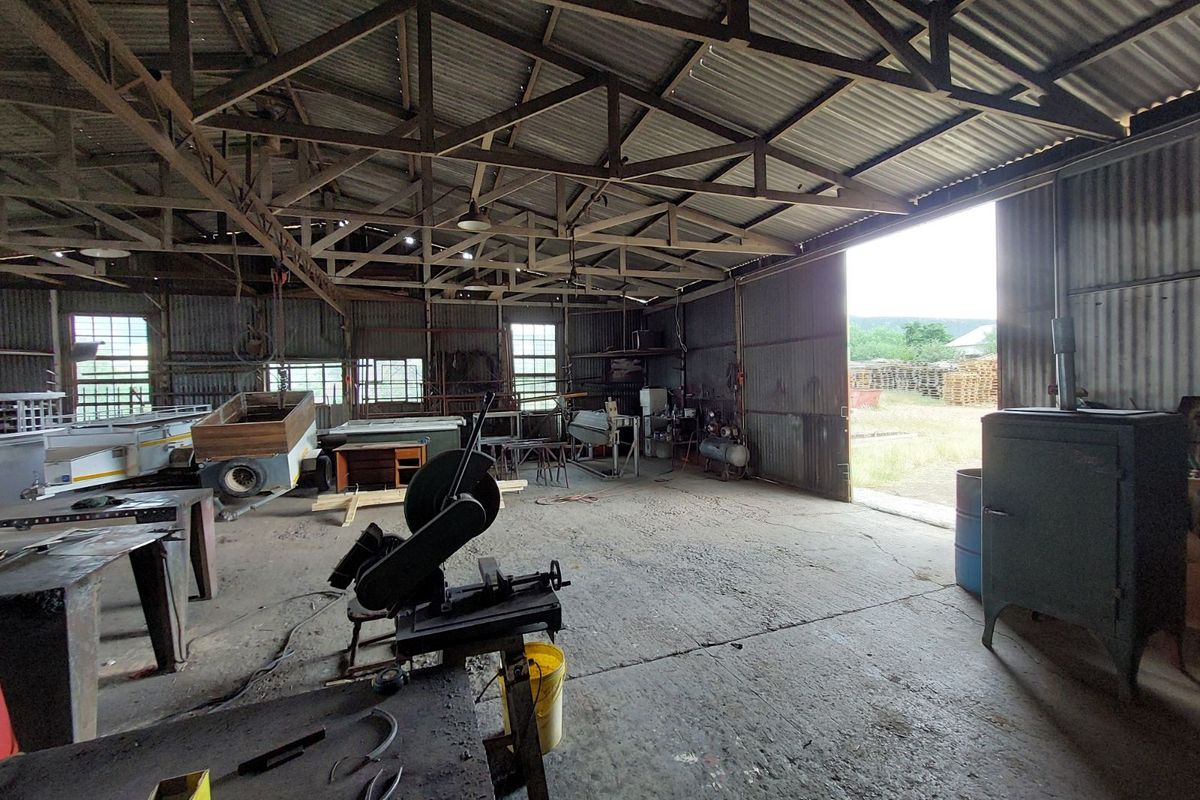 Industrial To Rent in Graaff-Reinet Central - Photo 4
