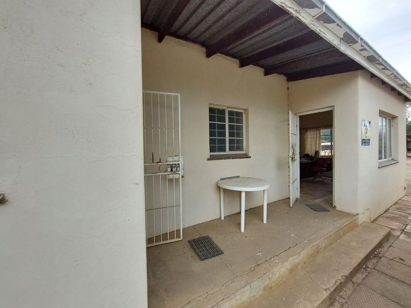 Industrial To Rent in Graaff-Reinet Central - Photo 1
