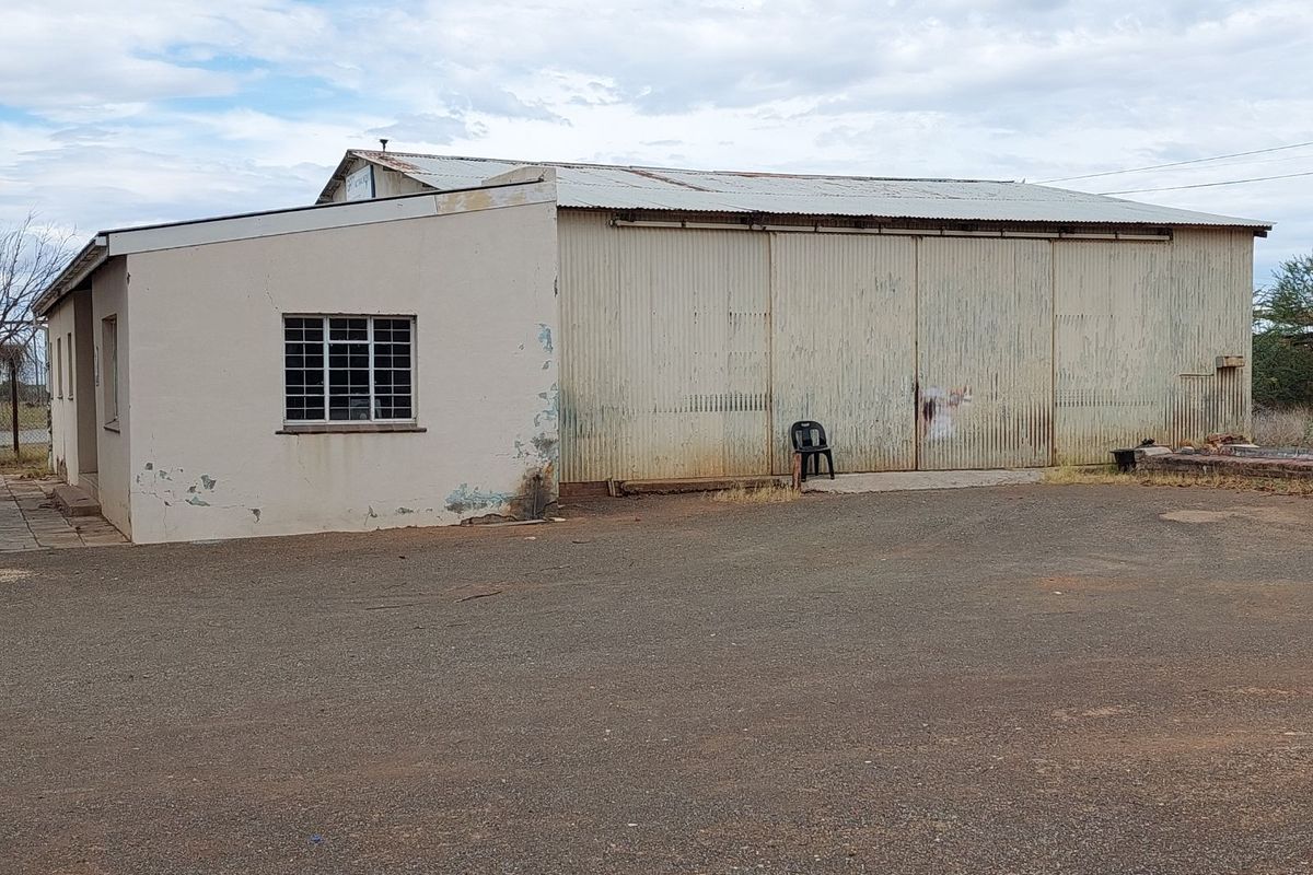 Industrial To Rent in Graaff-Reinet Central - Photo 4