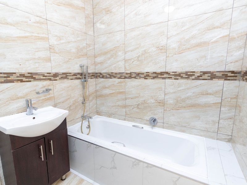 Apartment For Sale in Lonehill - Photo 3