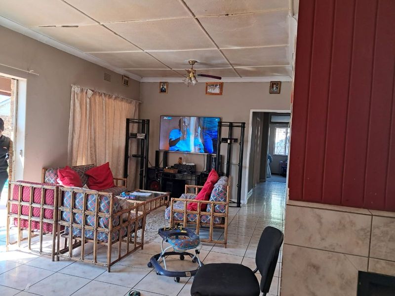 House For Sale in Rhodesfield - Photo 9