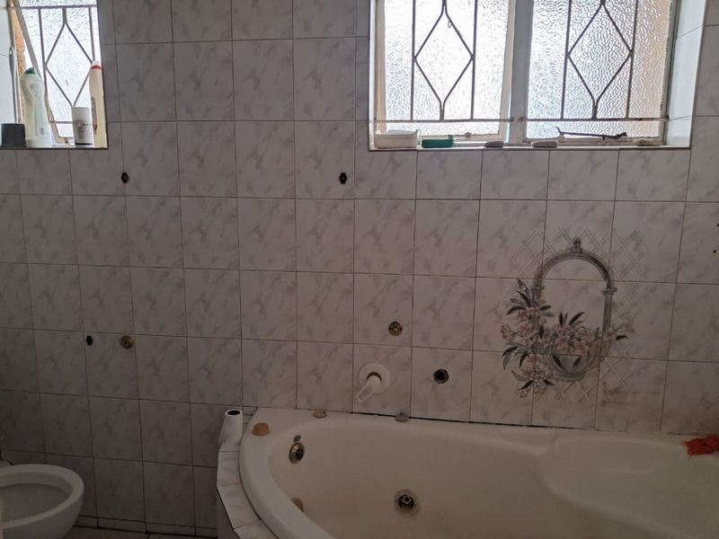 House For Sale in Rhodesfield - Photo 6