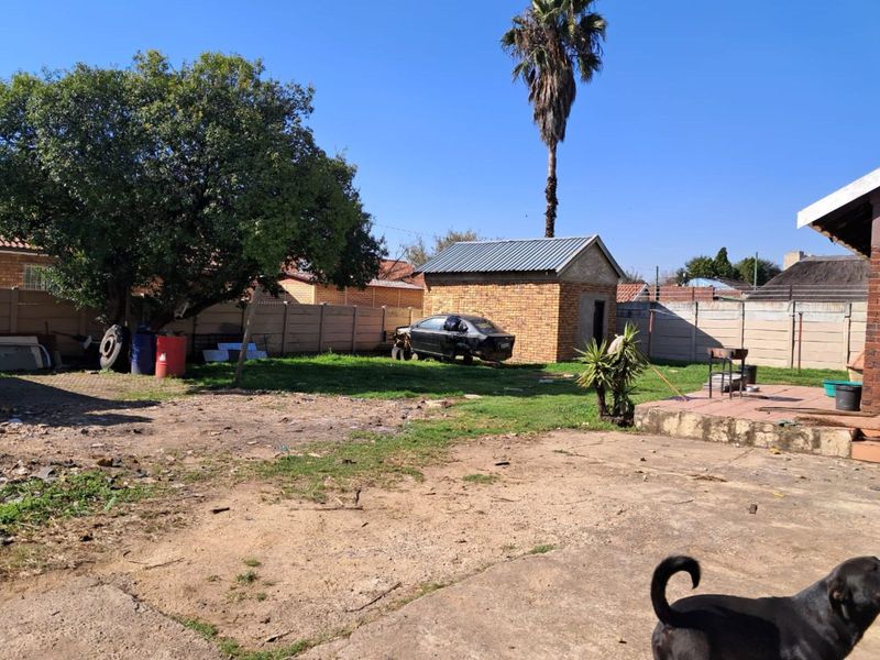 House For Sale in Rhodesfield - Photo 4