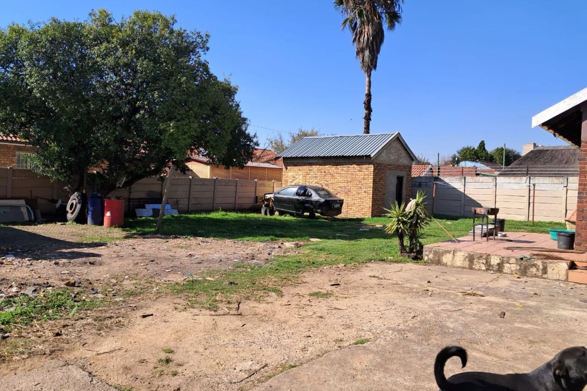 House For Sale in Rhodesfield - Photo 4