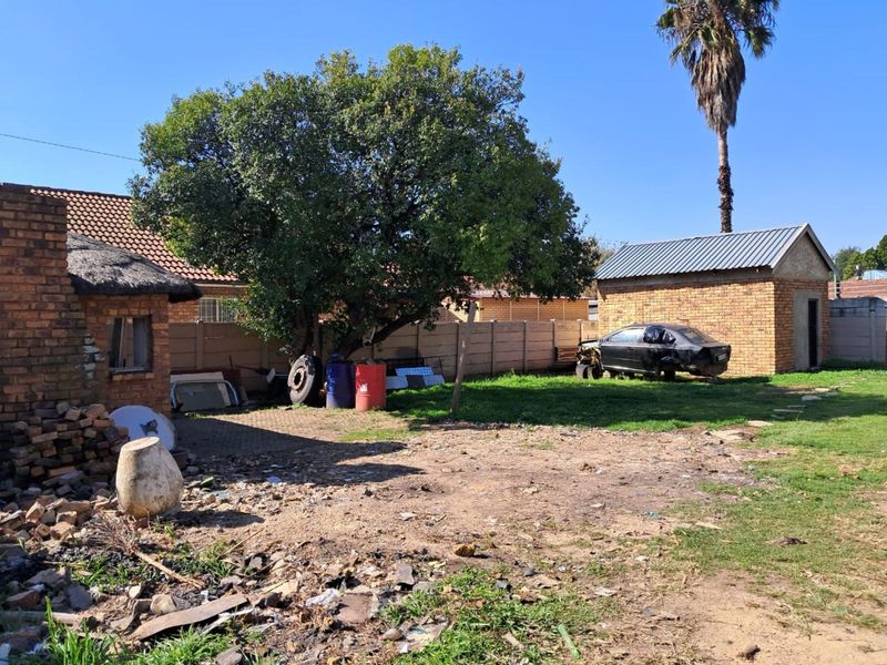 House For Sale in Rhodesfield - Photo 3