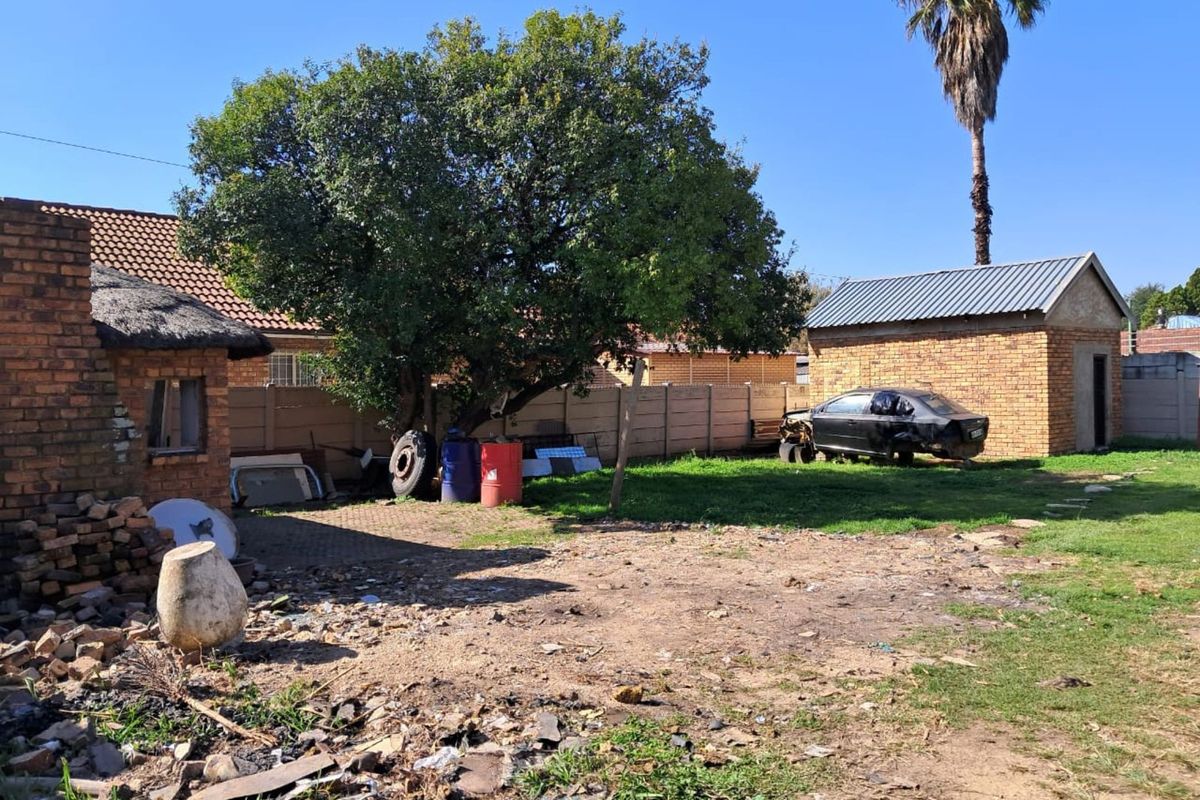 House For Sale in Rhodesfield - Photo 3