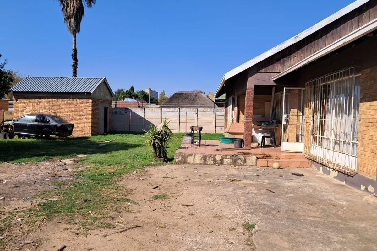 House For Sale in Rhodesfield - Photo 2