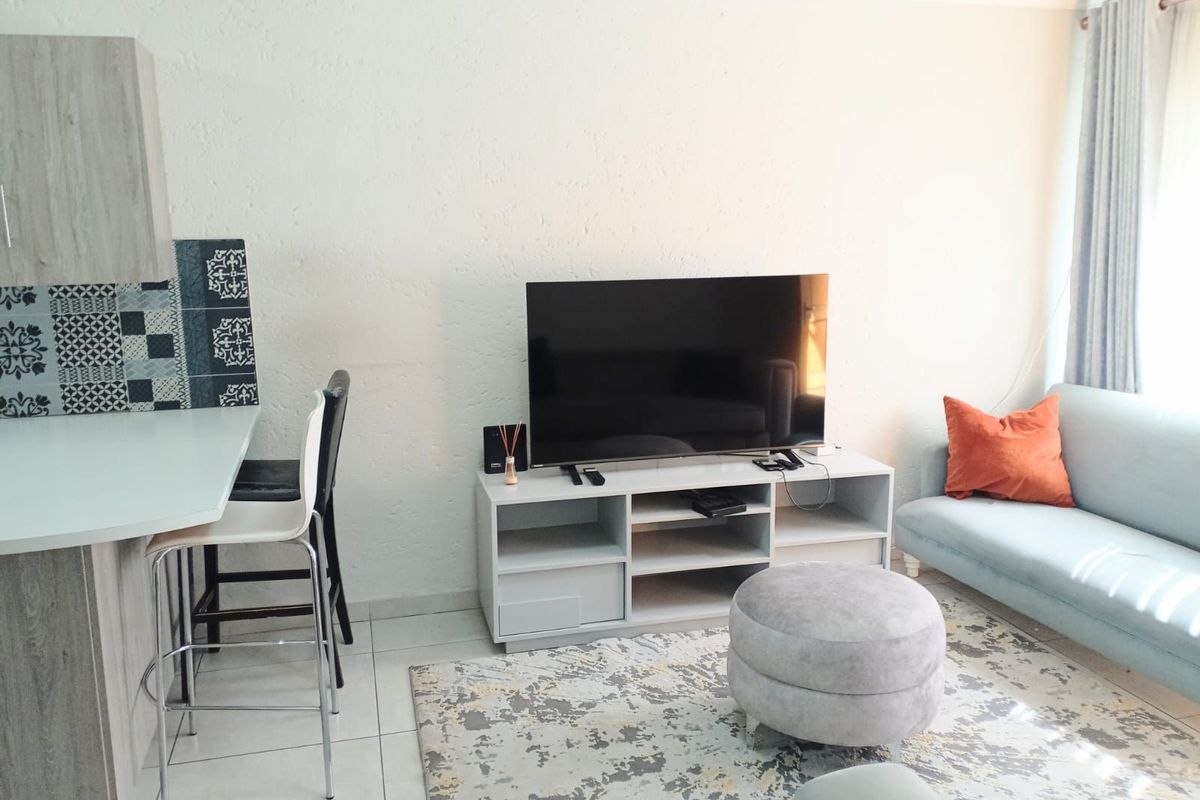 Townhouse For Sale in Florida - Photo 2