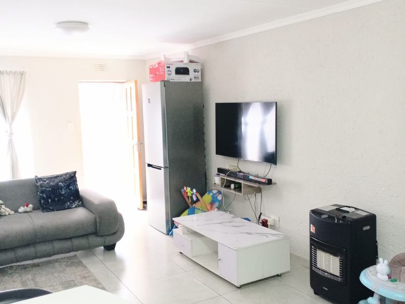 Townhouse For Sale in Florida - Photo 2