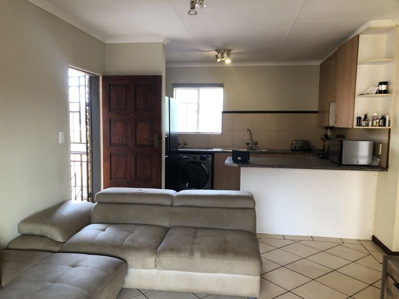 Apartment For Sale in Karenpark - Photo 2