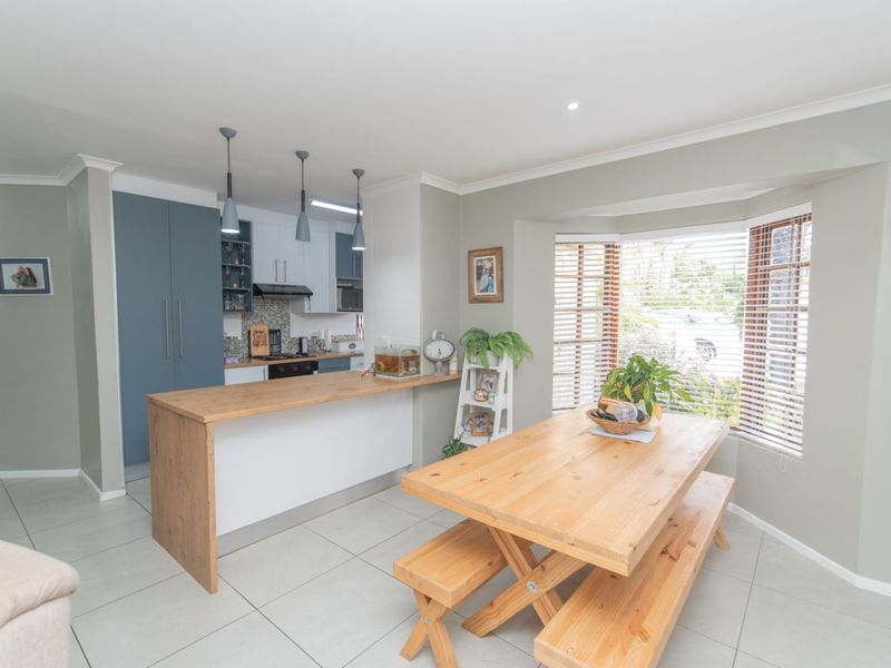 Townhouse For Sale in Lorraine - Photo 4