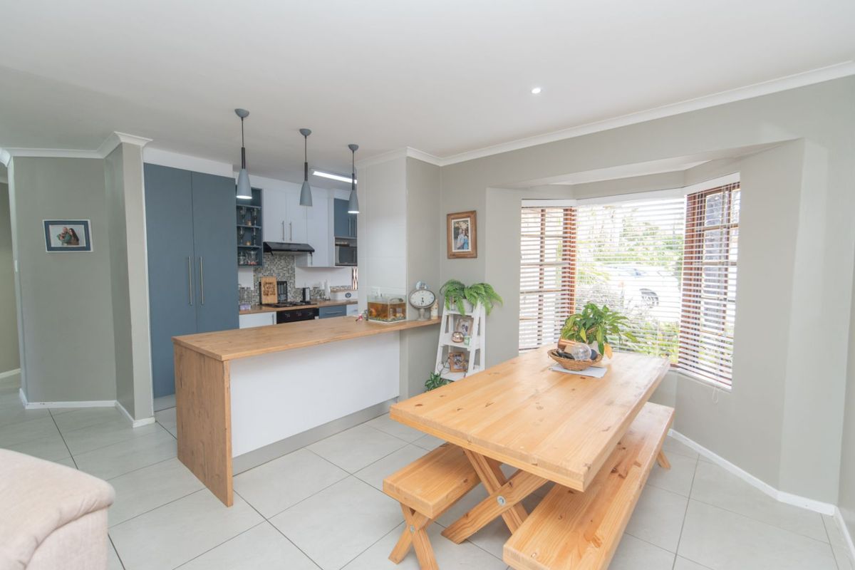 Townhouse For Sale in Lorraine - Photo 4