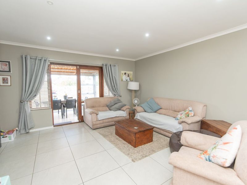 Townhouse For Sale in Lorraine - Photo 10