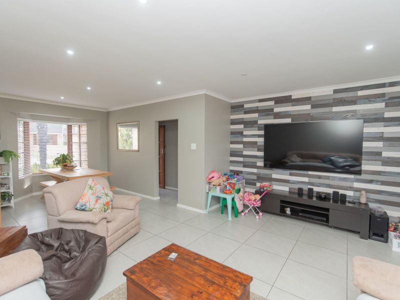 Townhouse For Sale in Lorraine - Photo 9