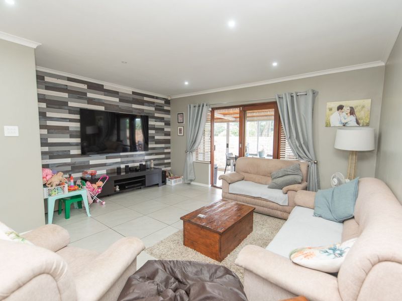 Townhouse For Sale in Lorraine - Photo 8