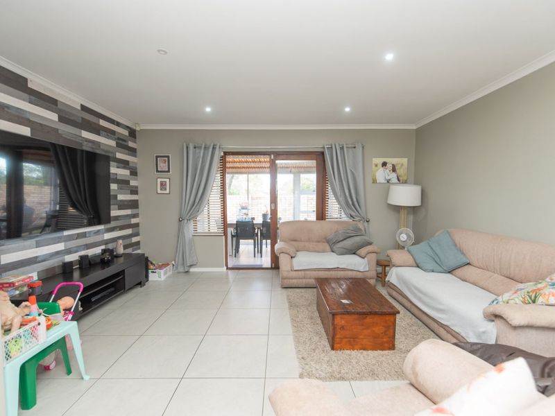 Townhouse For Sale in Lorraine - Photo 7