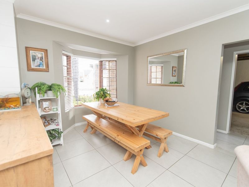 Townhouse For Sale in Lorraine - Photo 5