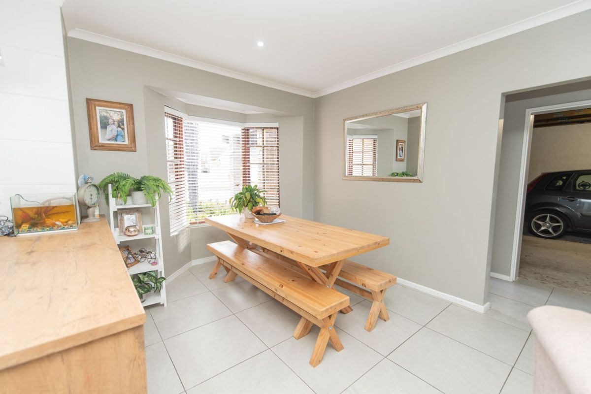 Townhouse For Sale in Lorraine - Photo 5