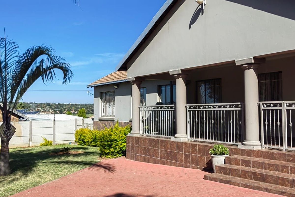 House For Sale in Heuweloord - Photo 2