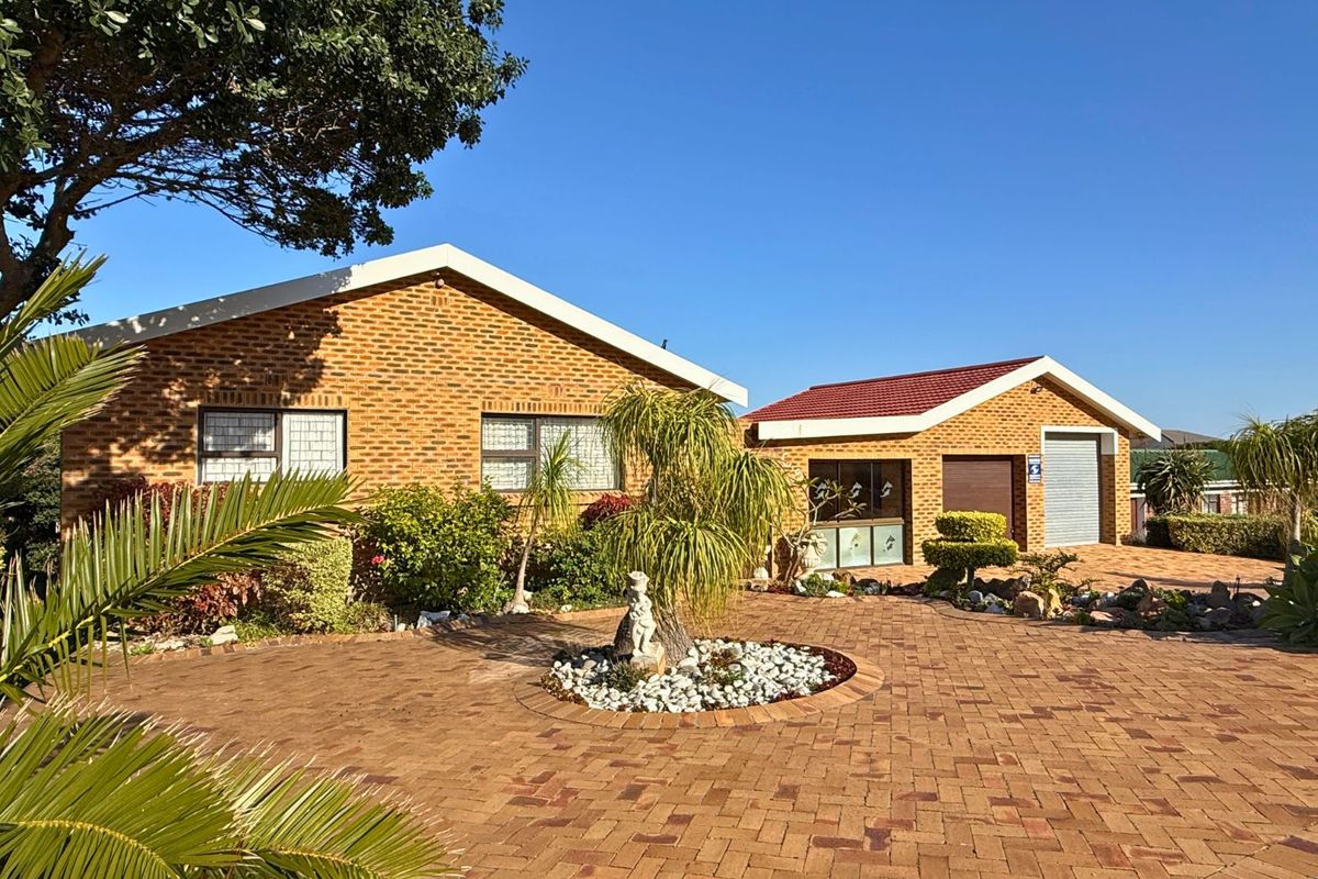 House For Sale in Kleinbaai - Photo 2