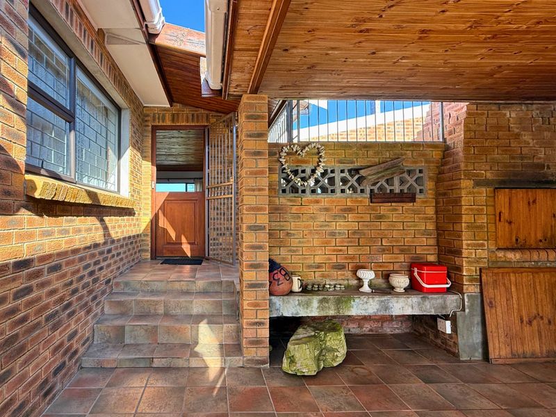 House For Sale in Kleinbaai - Photo 6