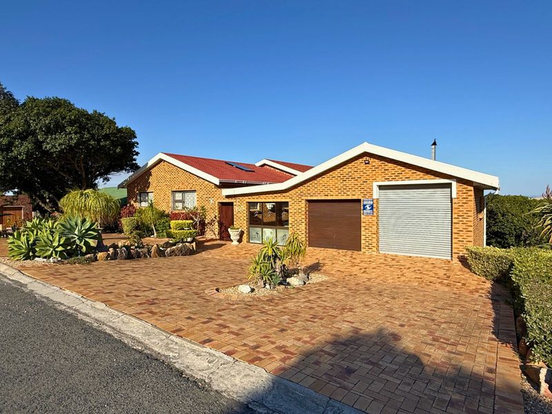 House For Sale in Kleinbaai - Photo 3