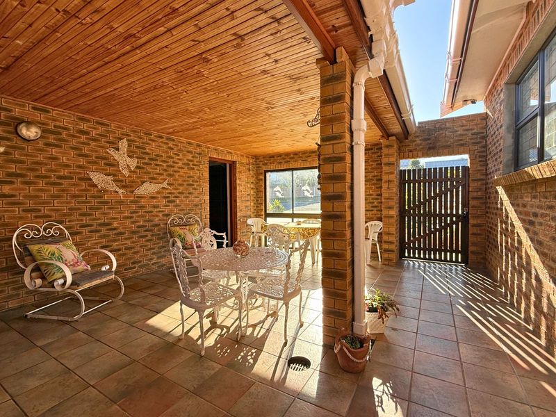 House For Sale in Kleinbaai - Photo 4