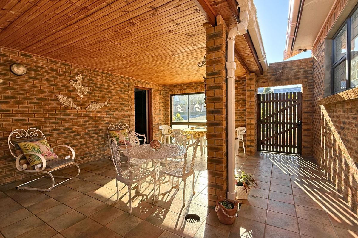 House For Sale in Kleinbaai - Photo 4