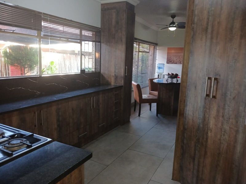 House For Sale in Adamayview - Photo 10