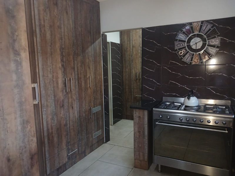 House For Sale in Adamayview - Photo 9