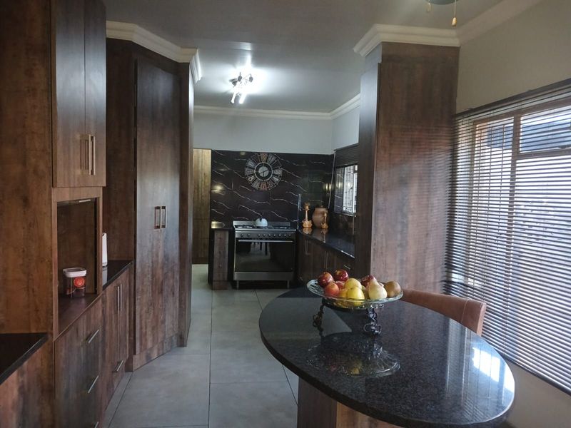 House For Sale in Adamayview - Photo 8