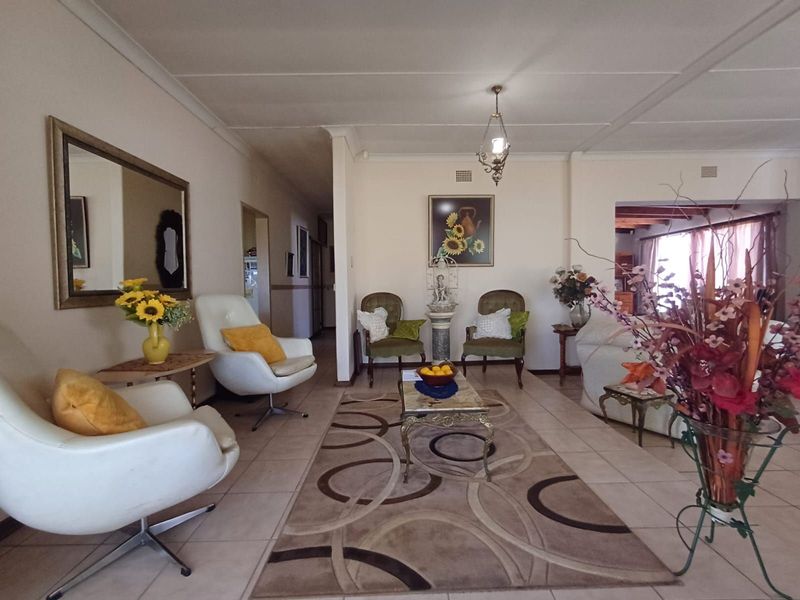 House For Sale in Flamwood - Photo 2