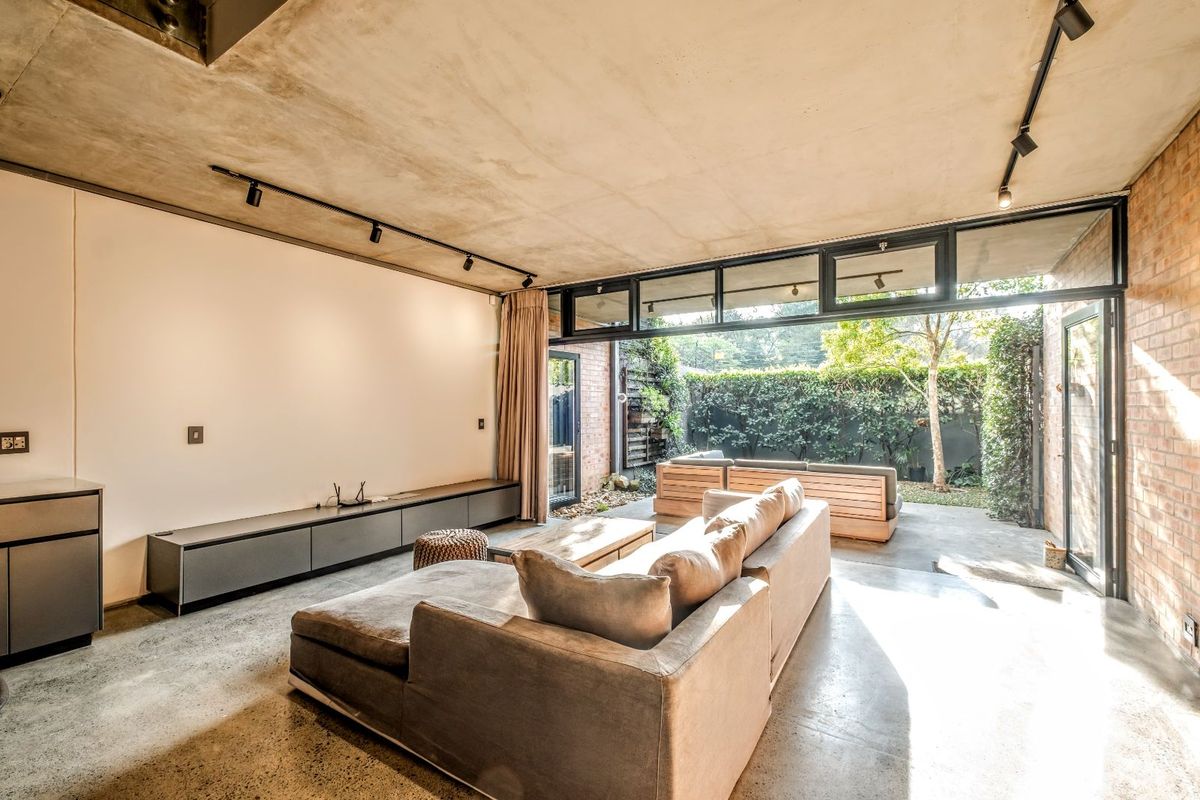 Townhouse For Sale in Alphen Park - Photo 5