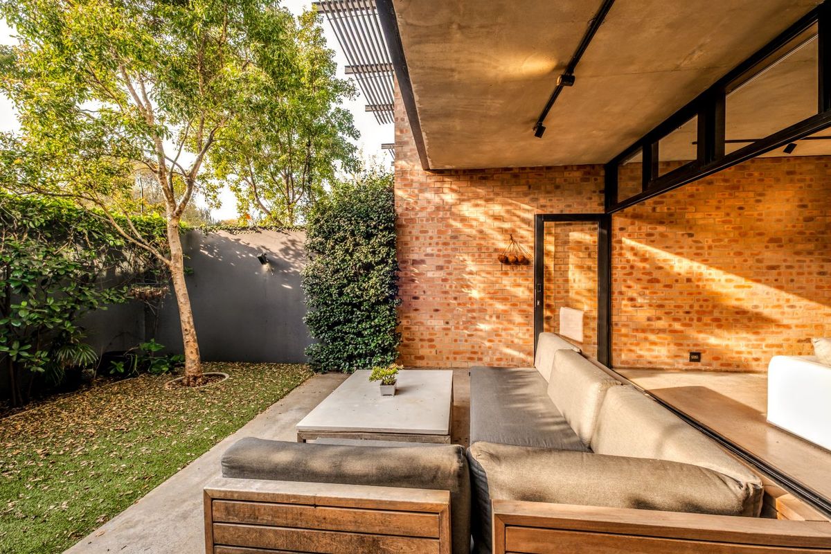 Townhouse For Sale in Alphen Park - Photo 2