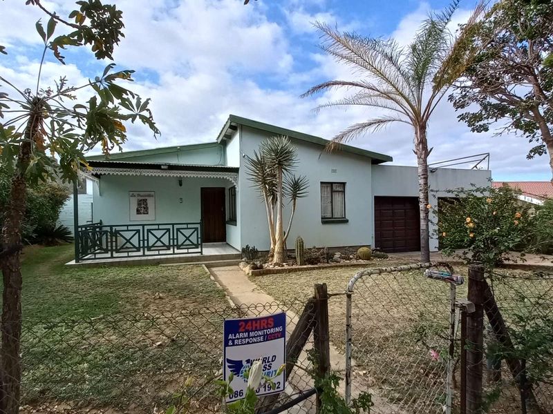 House For Sale in Calitzdorp Central - Photo 2