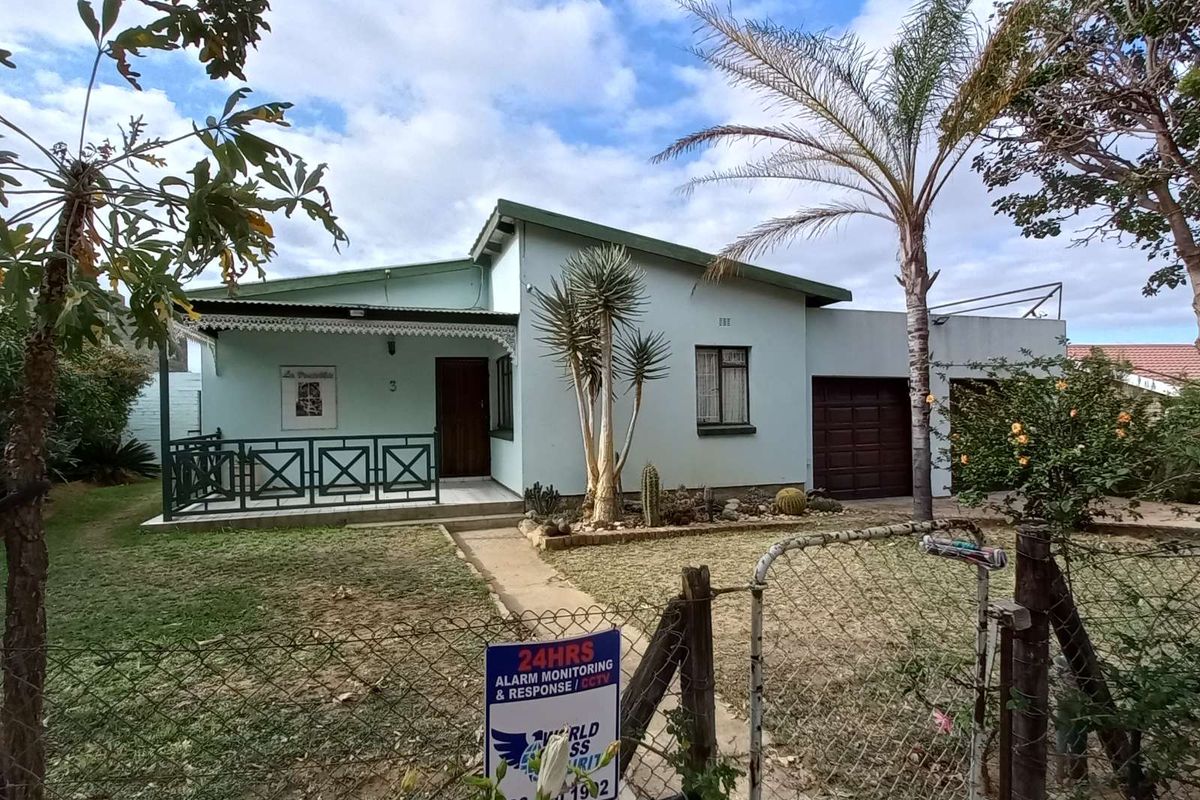 House For Sale in Calitzdorp Central - Photo 2