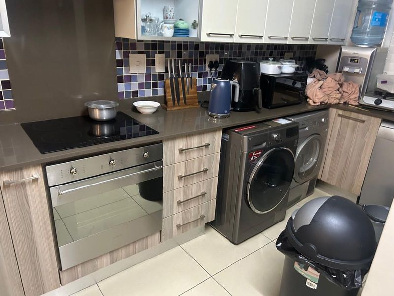 Apartment For Sale in Oaklands - Photo 2