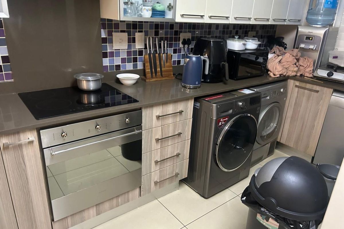 Apartment For Sale in Oaklands - Photo 2