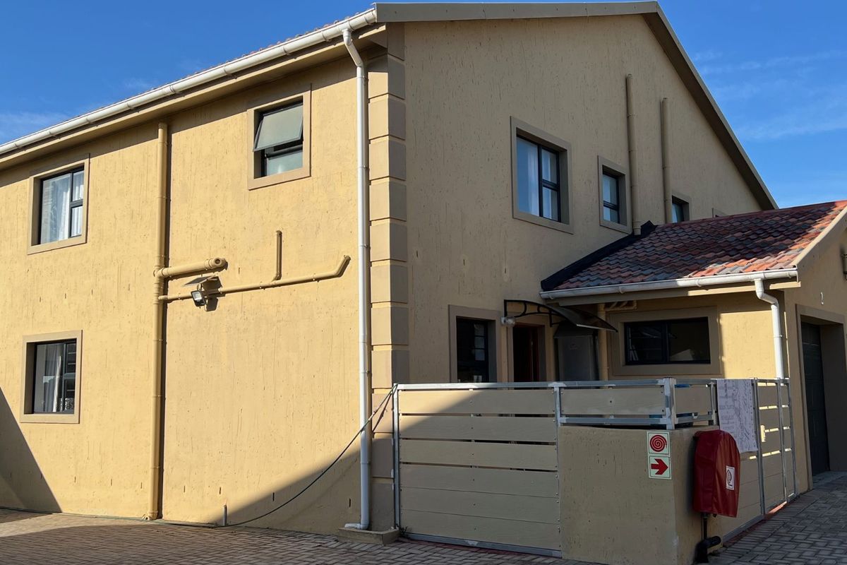 Townhouse For Sale in Mossel Bay Central - Photo 3