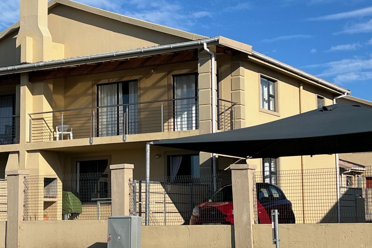 Townhouse For Sale in Mossel Bay Central - Photo 2