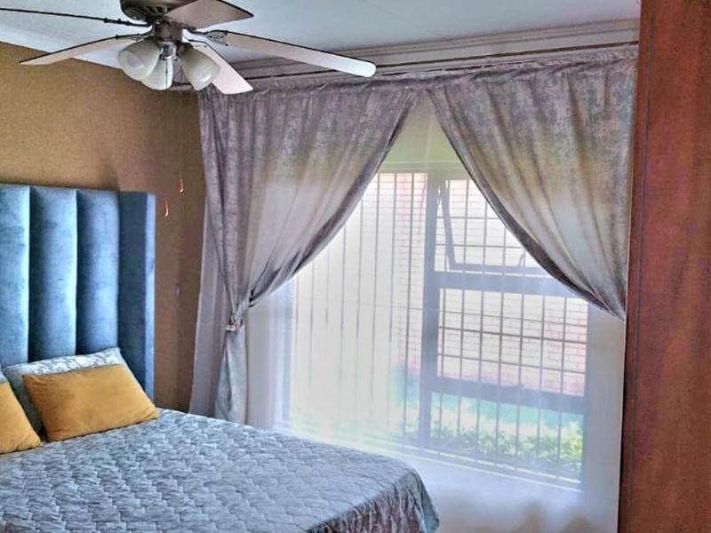 Townhouse For Sale in Willow Park - Photo 9