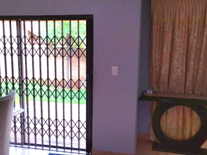 Townhouse For Sale in Willow Park - Photo 7