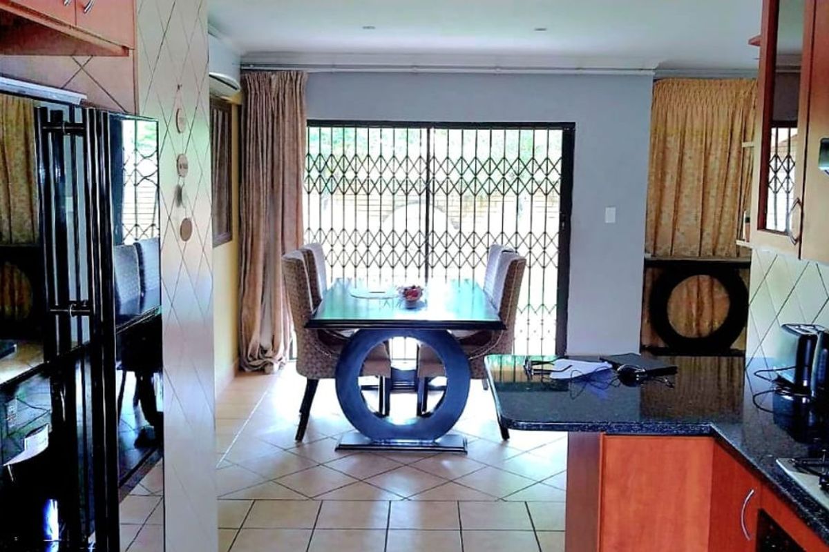 Townhouse For Sale in Willow Park - Photo 4