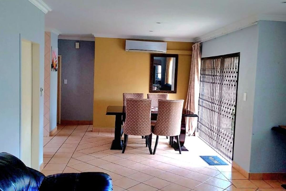 Townhouse For Sale in Willow Park - Photo 3