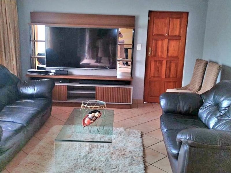 Townhouse For Sale in Willow Park - Photo 2