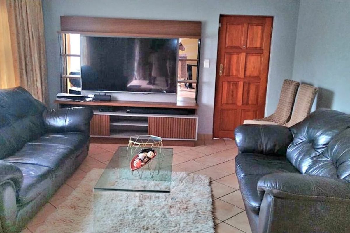 Townhouse For Sale in Willow Park - Photo 2