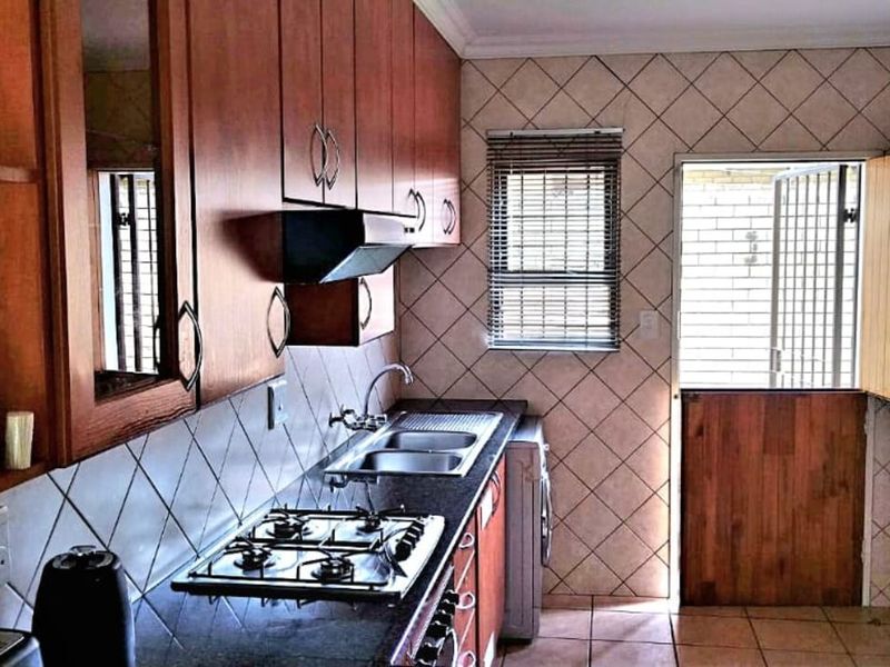 Townhouse For Sale in Willow Park - Photo 5