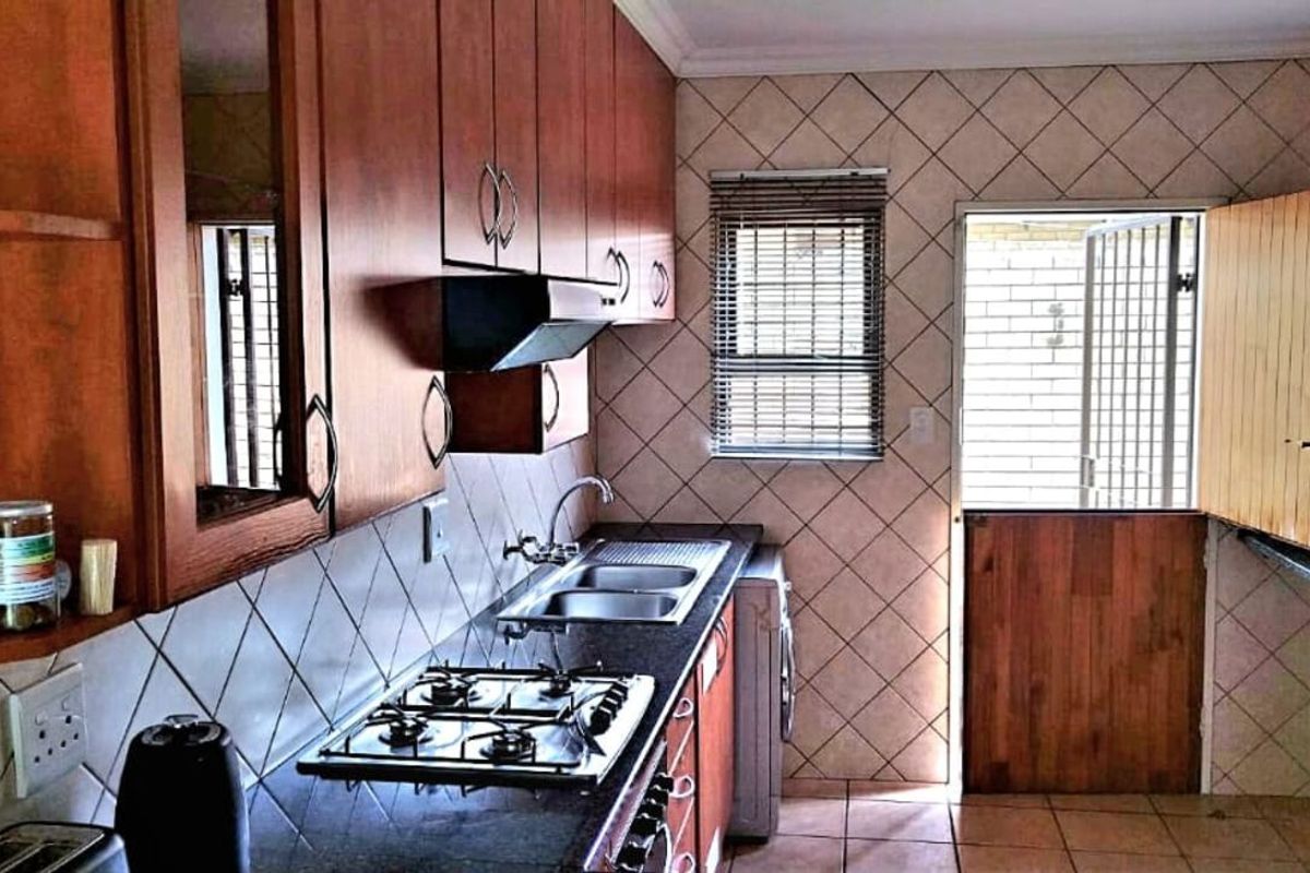 Townhouse For Sale in Willow Park - Photo 5