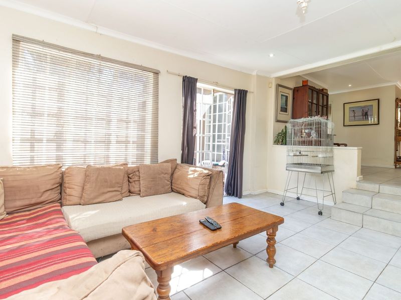 House For Sale in Wilgeheuwel - Photo 10
