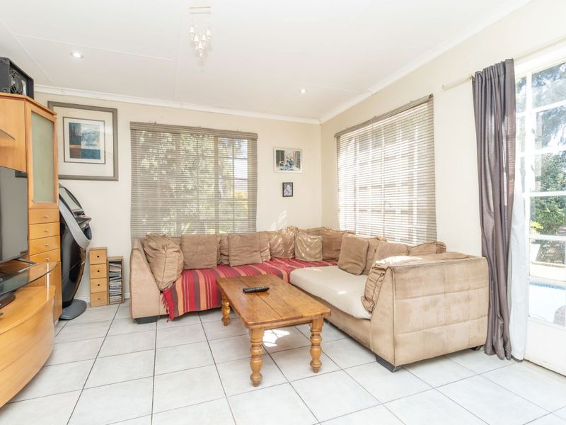 House For Sale in Wilgeheuwel - Photo 9